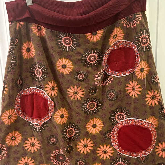 Luna Claire boho style skirt w adorable sew in patches.  Tie waist.  Medium - Picture 4 of 7